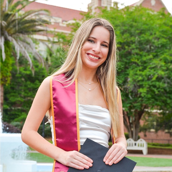 Meet your Posher, Lauren - Picture 6 of 9